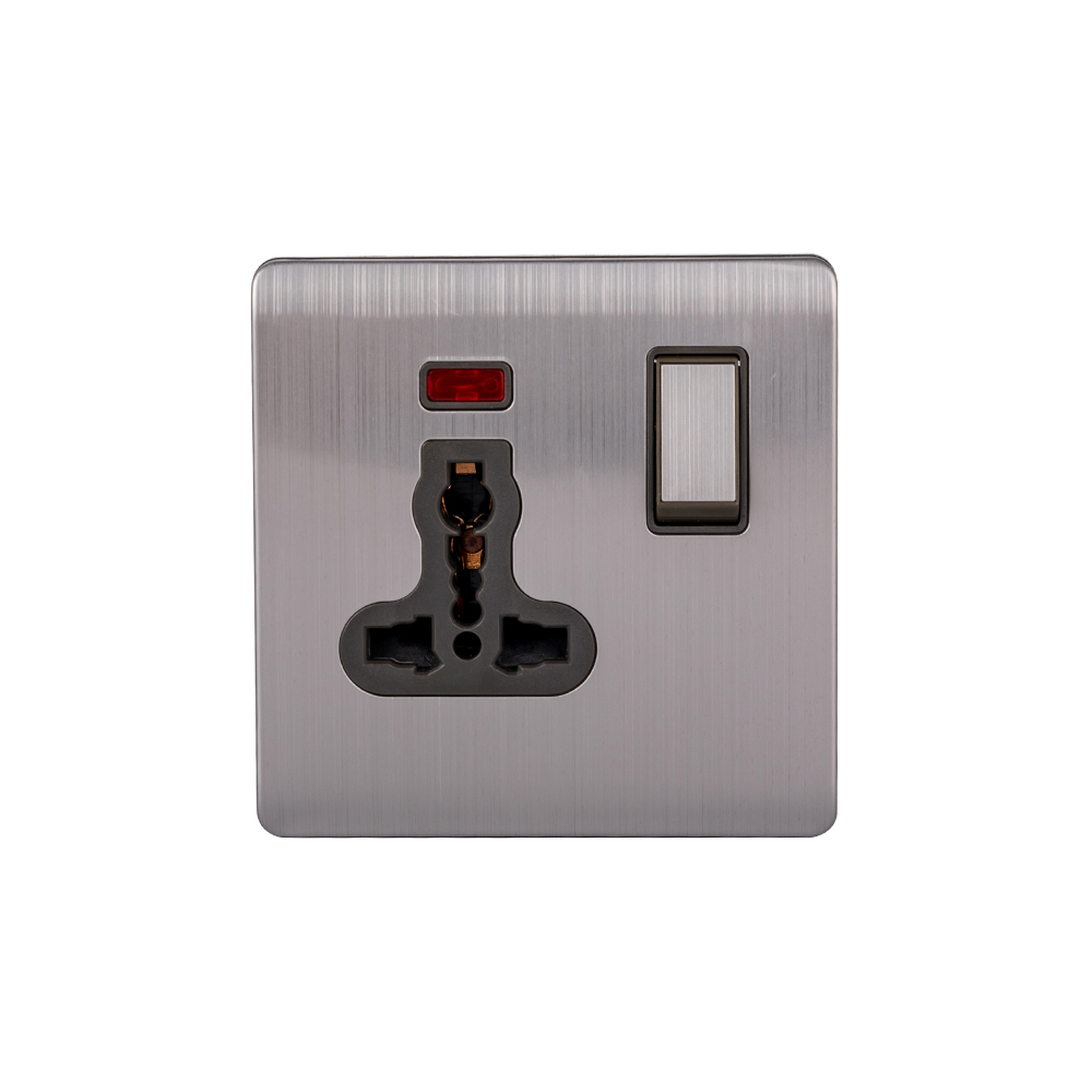 Universal 3-Pin Socket — Series 03