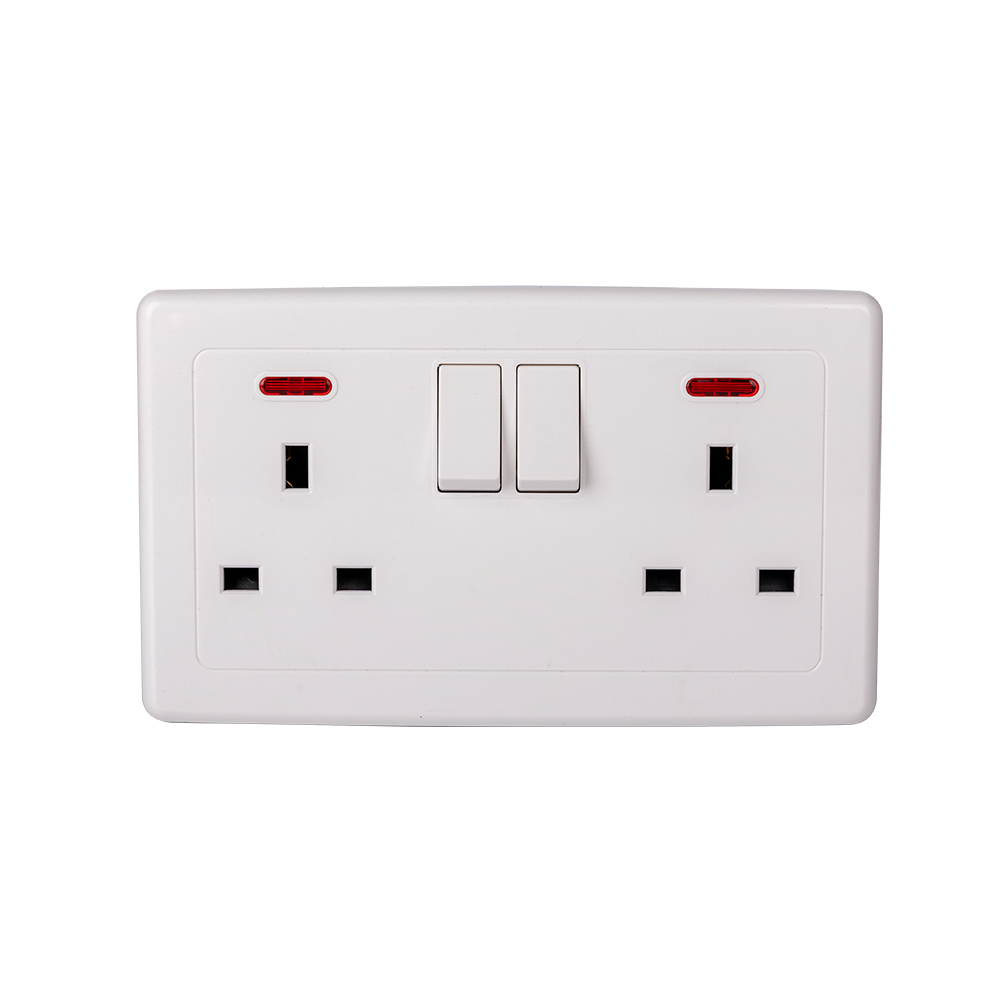 13A Twin Switched Socket — Series 04