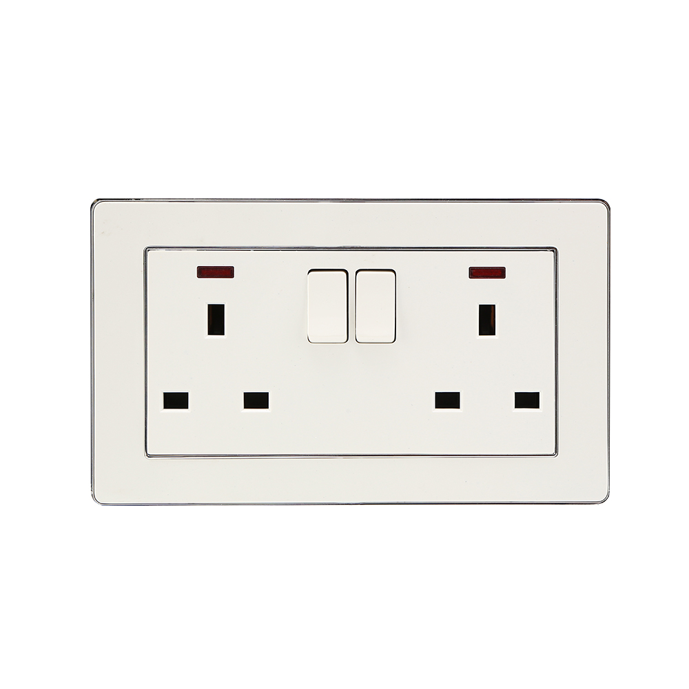 13A Twin Switched Socket — Series 05