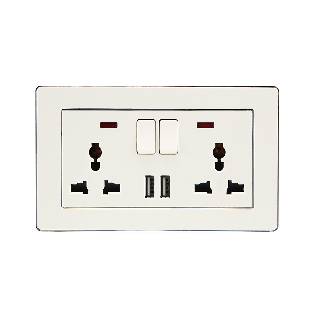 Double Universal Socket with USB — Series 05