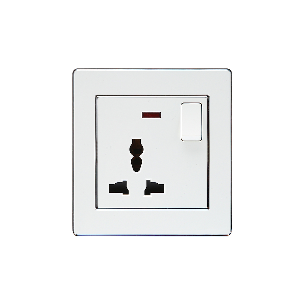 Universal 3-Pin Socket — Series 05